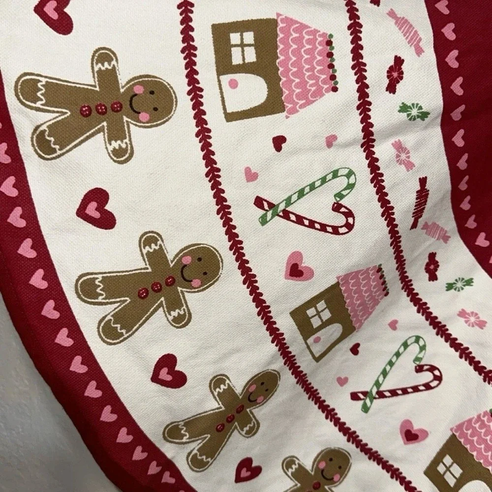 Cupcakes and Cashmere Gingerbread Man Christmas Tree Skirt 52 Inch‎ Red White